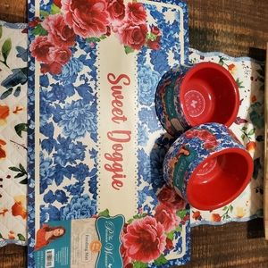 Pioneer Woman Dog Bowls & Mat Bundle